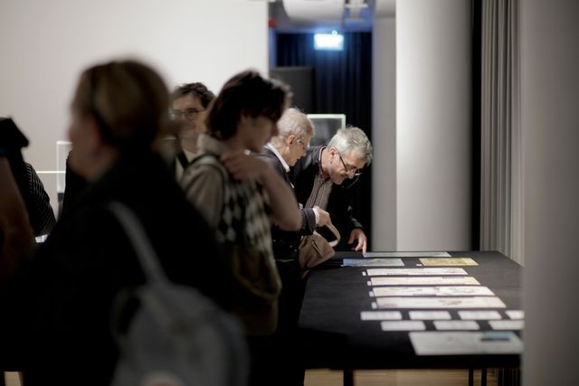 Public interaction during the opening of the exhibition at Goethe-Institut in Bucharest, November 2024. Photo Andreea Săsăran