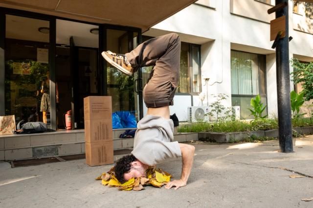 Performer Robert Popa improvising. Photo credit: Alexandra Costea